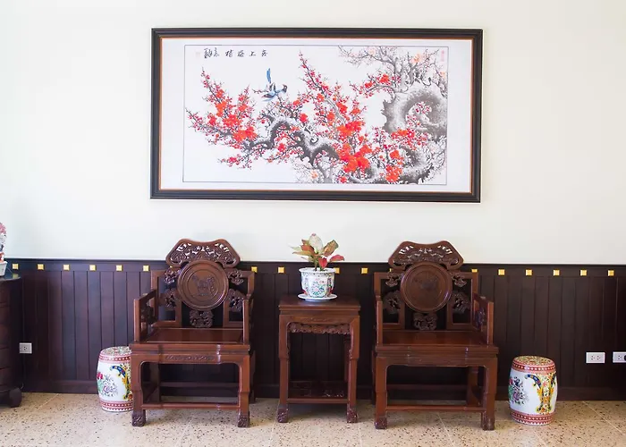 Le Hua Hotel